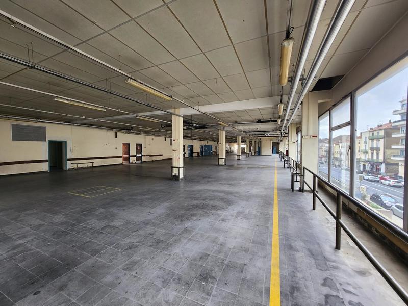 Magasins - 1 103 m² - 10 pièces