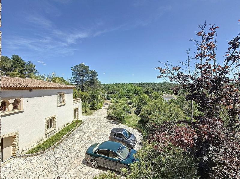 Appartement - 200 m² - 8 pièces