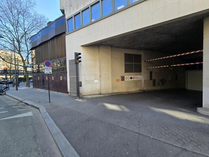 Parking / Garage - 13 m²