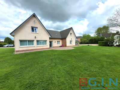 Maison - 235 m² - 8 pièces