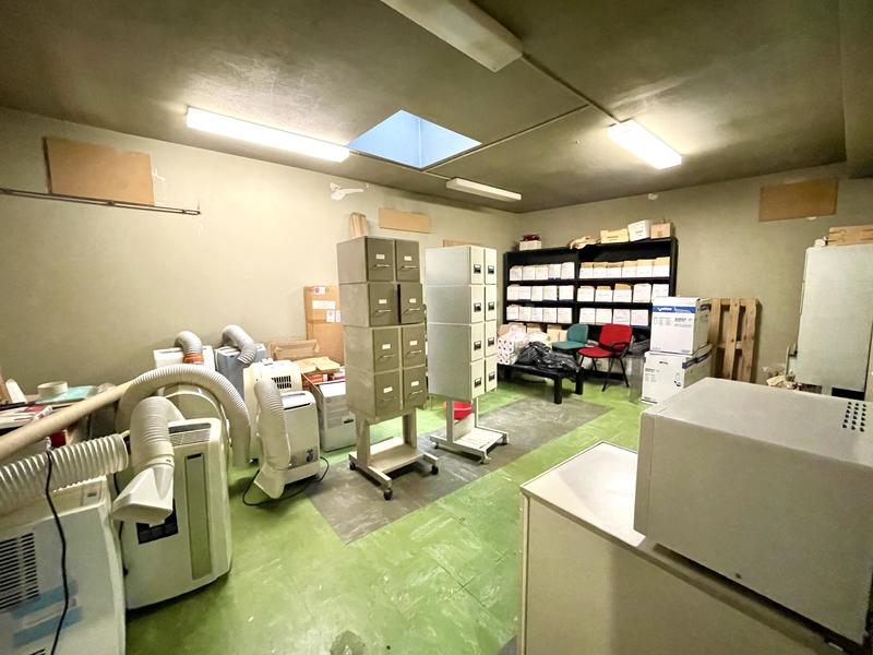 Local commercial - 215 m² - 10 pièces