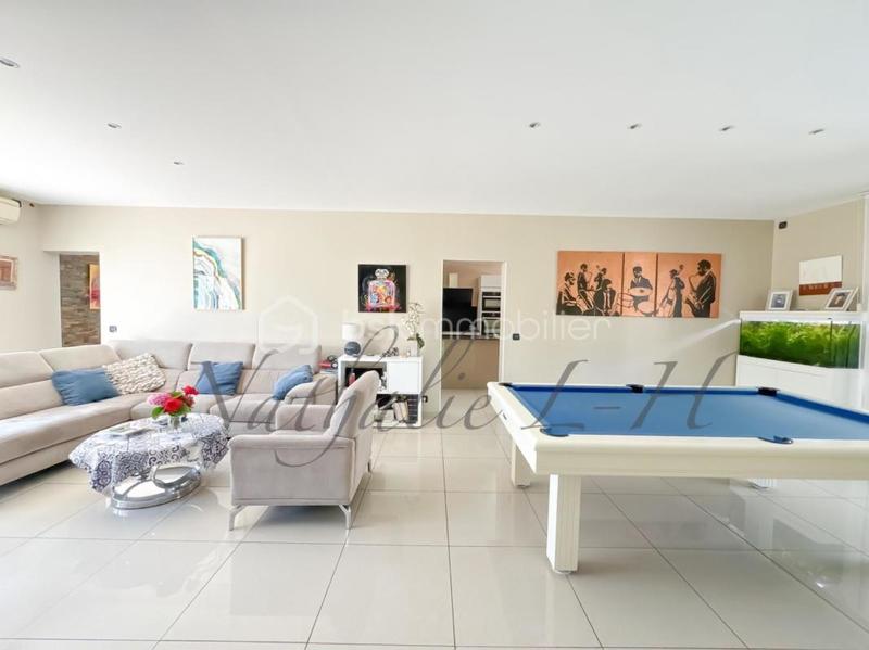 Pavillon - 224 m² - 6 pièces