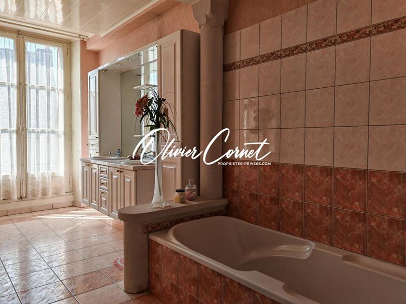 Maison - 298 m² - 11 pièces