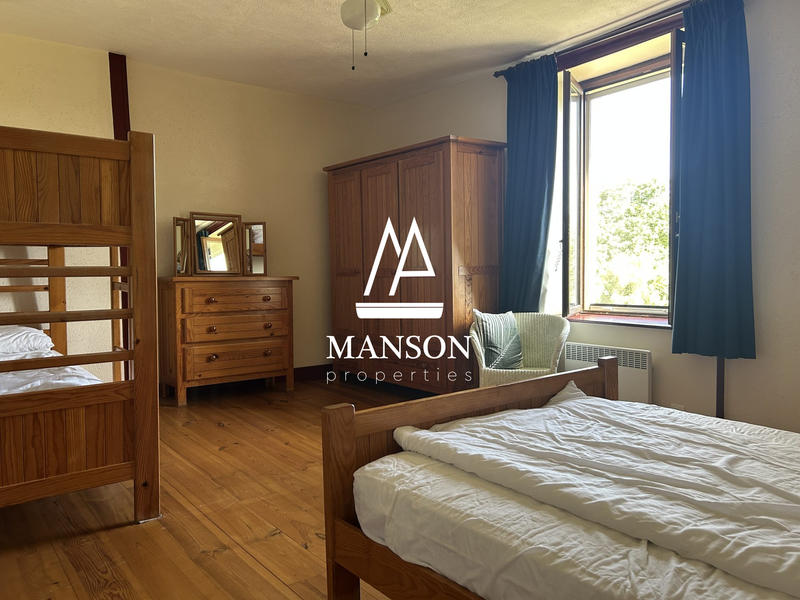 Maison ancienne - 330 m² - 15 pièces