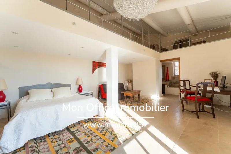 Propriété - 720 m² - 20 pièces