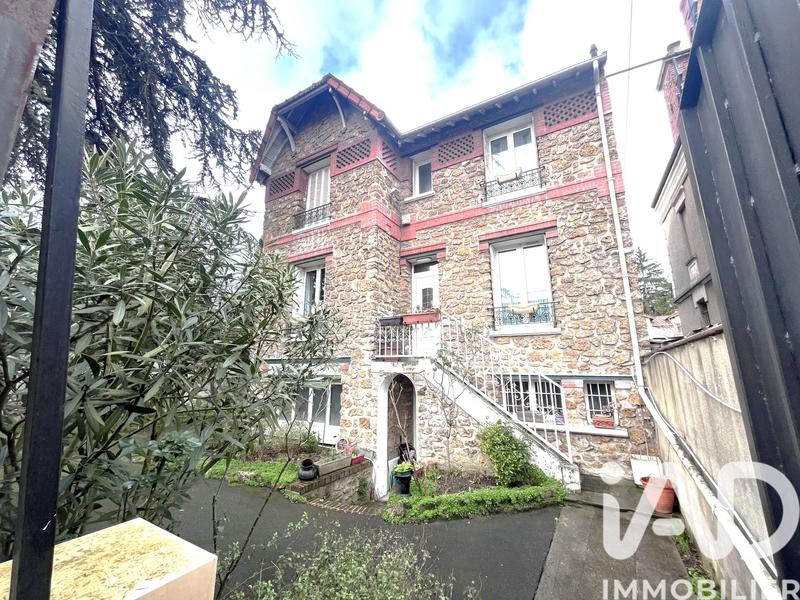 Maison - 222 m² - 10 pièces