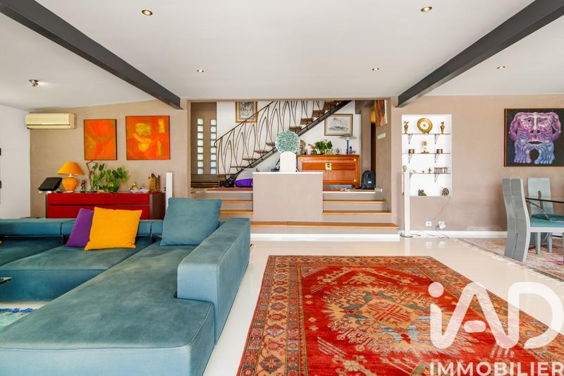 Maison - 235 m² - 7 pièces