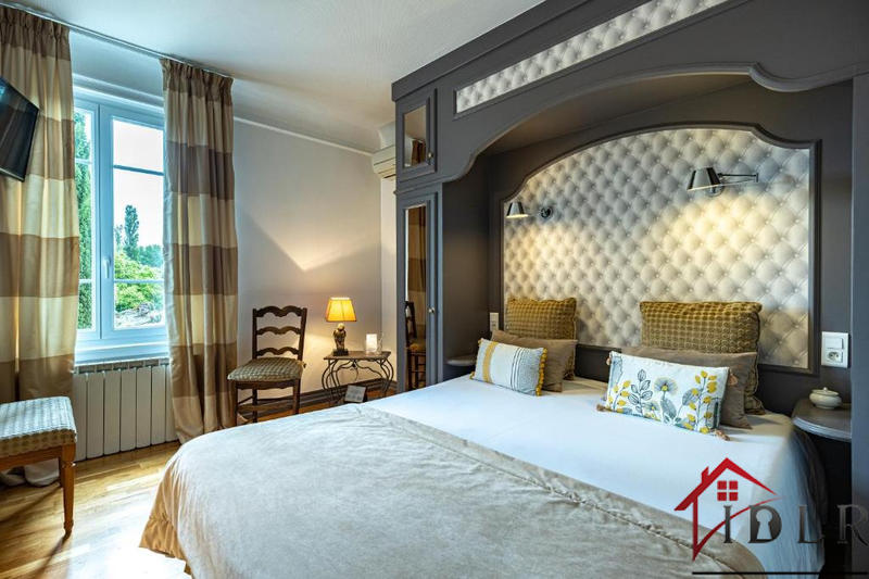 Propriété - 460 m² - 16 pièces