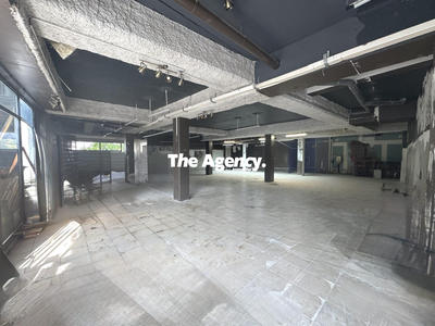 Local commercial - 296 m²