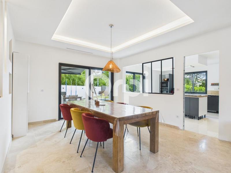 Maison - 204 m² - 6 pièces