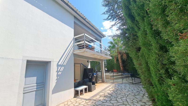 Maison - 210 m² - 8 pièces