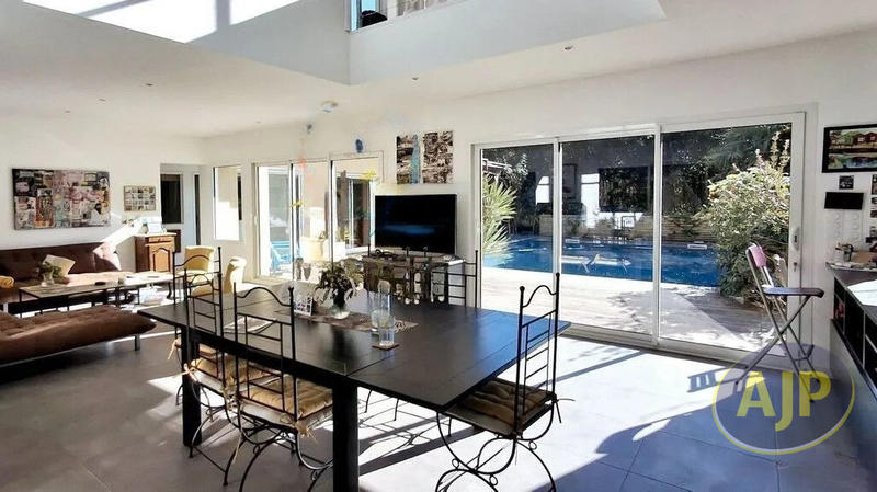 Maison - 184 m² - 6 pièces