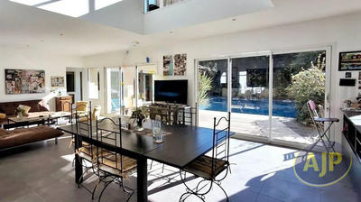 Maison - 184 m² - 6 pièces