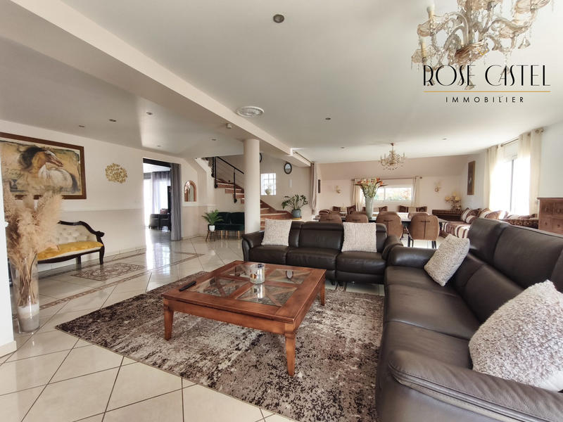 Maison - 221 m² - 6 pièces