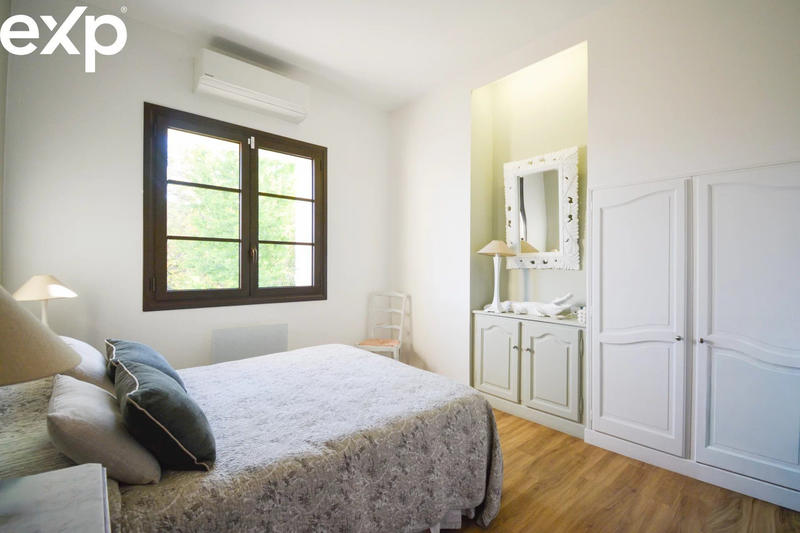 Maison - 300 m² - 9 pièces