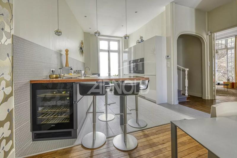 Maison - 173 m² - 9 pièces