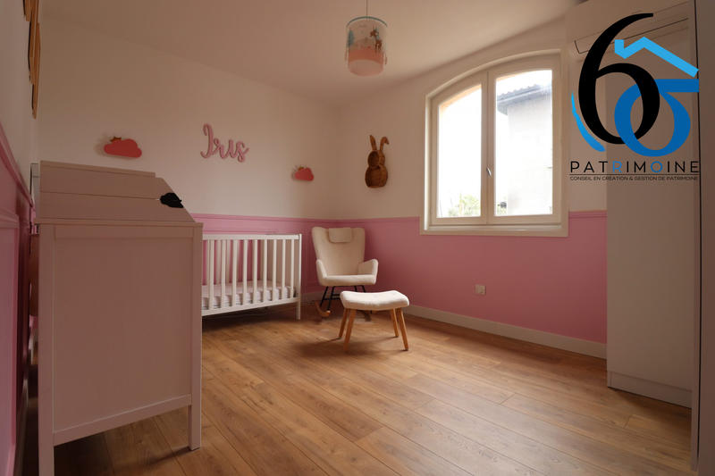 Maison - 240 m² - 8 pièces