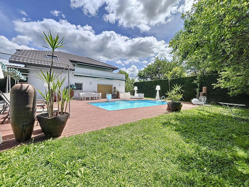 Maison - 180 m² - 7 pièces