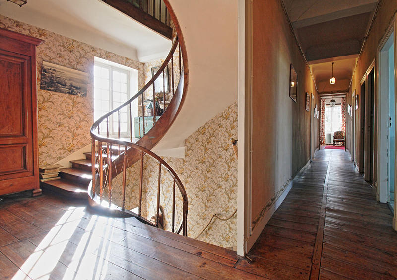 Maison - 460 m² - 15 pièces