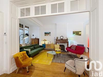 Maison - 239 m² - 9 pièces