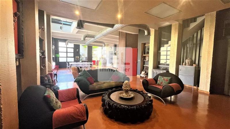 Loft - 300 m² - 6 pièces