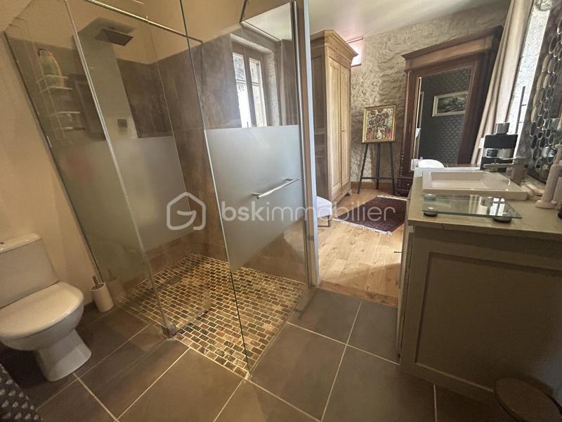 Propriété - 885 m² - 22 pièces