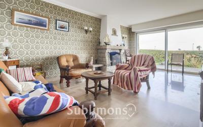 Maison - 220 m² - 9 pièces