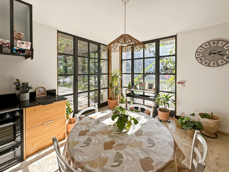 Maison - 260 m² - 8 pièces