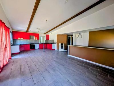 Maison - 220 m² - 9 pièces