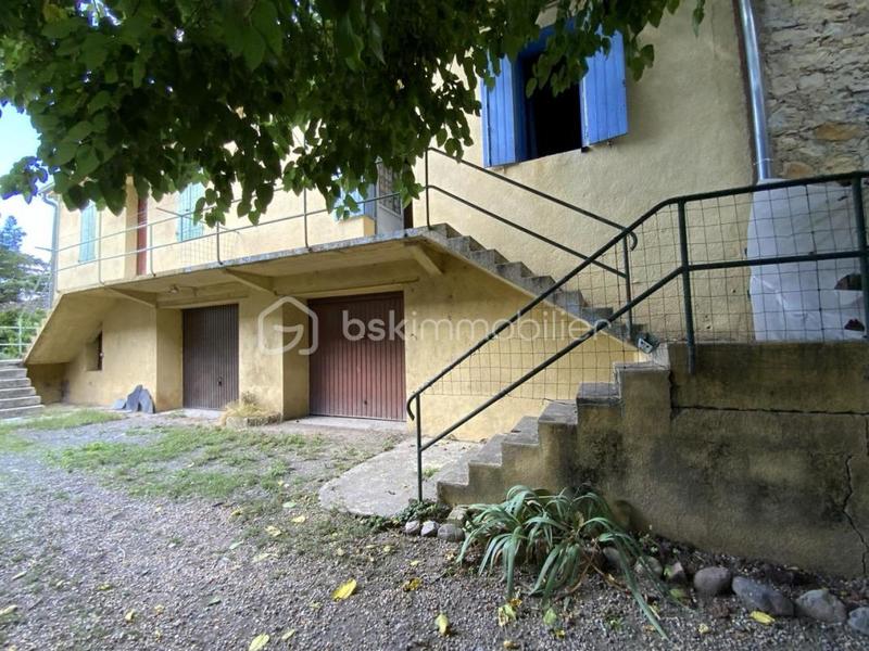 Maison ancienne - 674 m² - 8 pièces