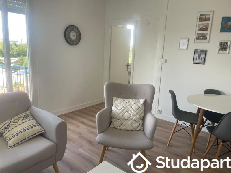 Chambre - 11 m² - 1 pièce