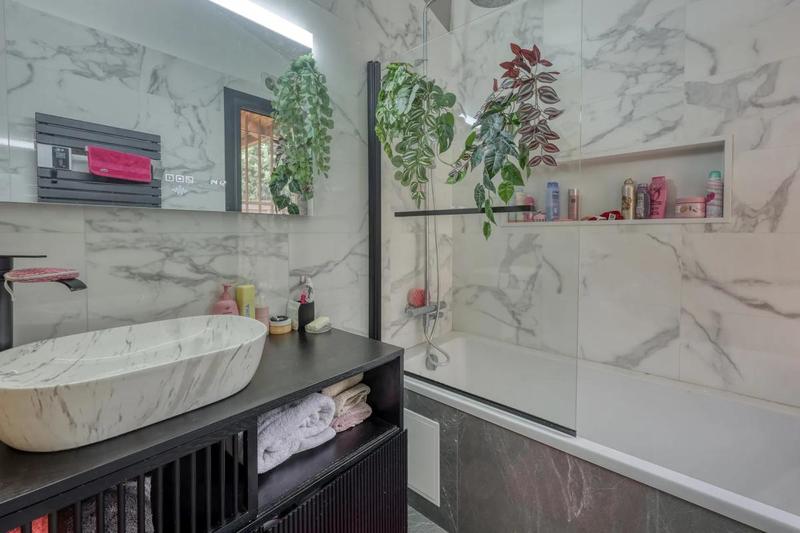 Maison - 198 m² - 8 pièces