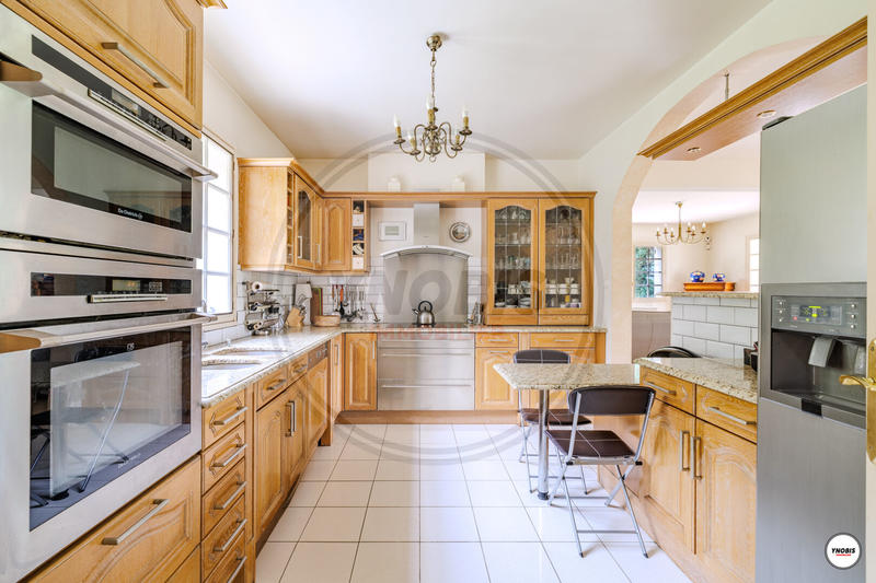 Maison - 253 m² - 8 pièces