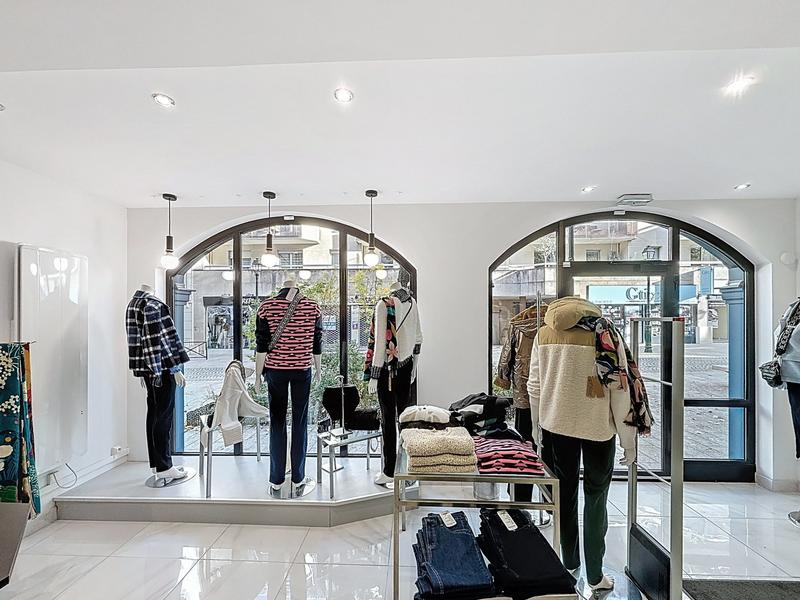Fonds de commerce - Magasins - 84 m²