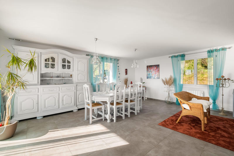 Maison - 215 m² - 6 pièces