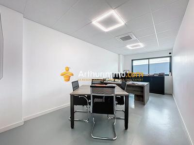 Bureau - 936 m²