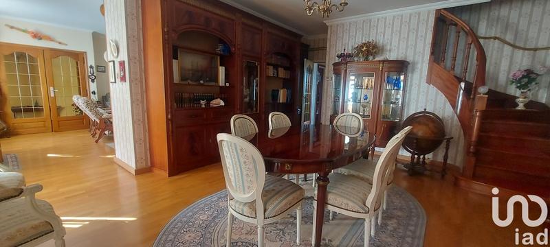 Maison - 166 m² - 10 pièces