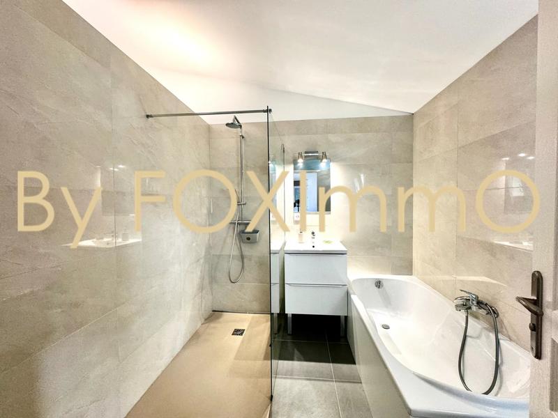 Maison - 230 m² - 6 pièces