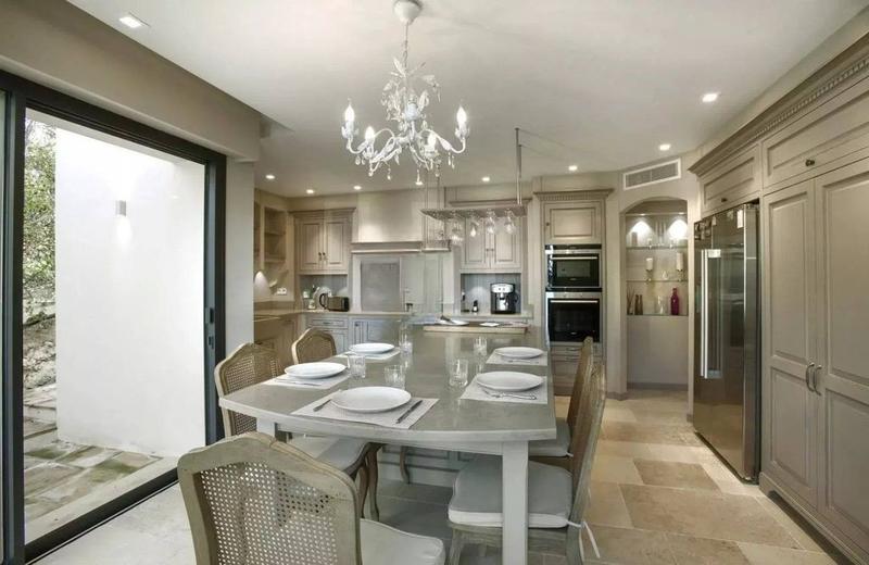 Villa - 300 m² - 8 pièces