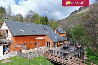 Maison - 362 m² - 15 pièces