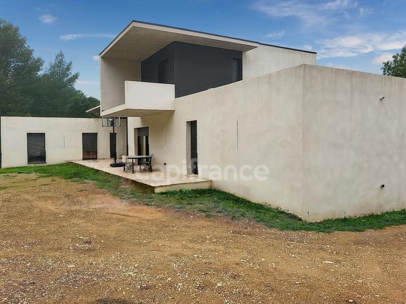 Maison - 225 m² - 7 pièces