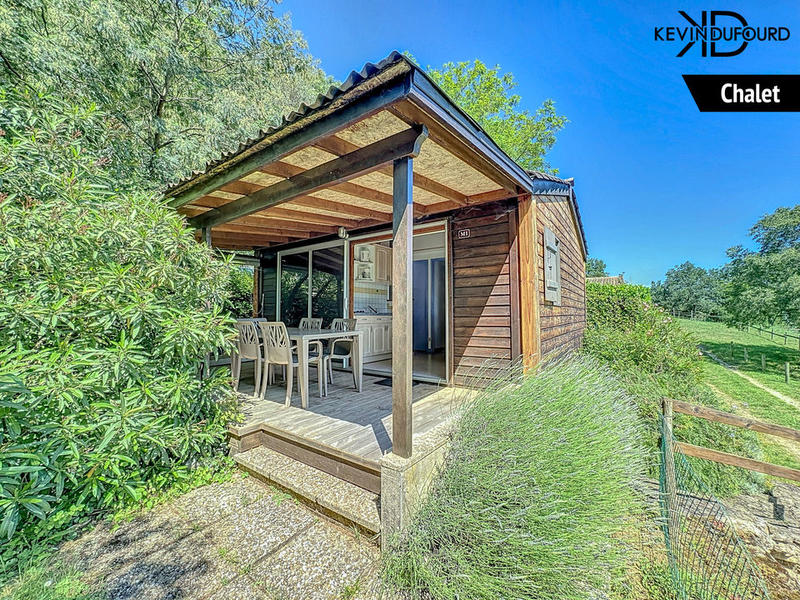 Maison - 1 000 m² - 40 pièces