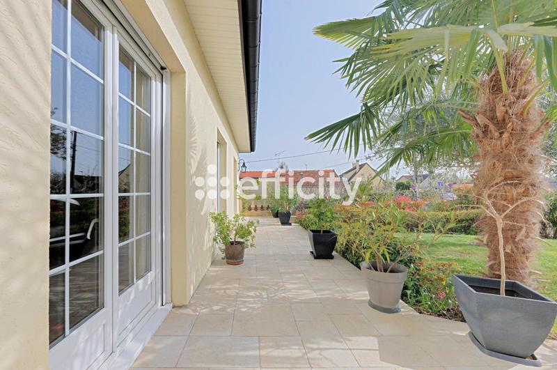 Pavillon - 222 m² - 8 pièces