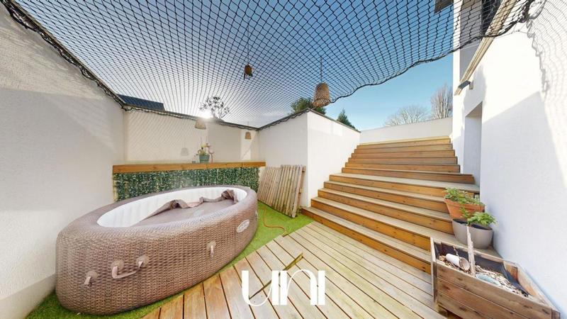 Maison - 222 m² - 6 pièces