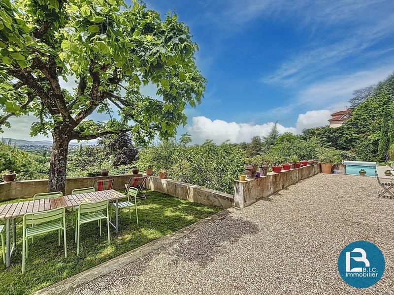 Maison ancienne - 217 m² - 6 pièces