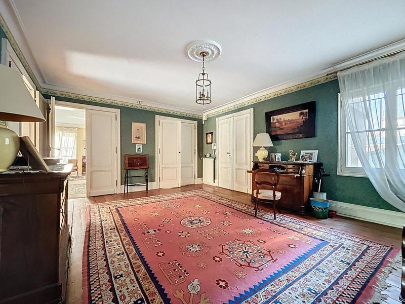 Appartement - 180 m² - 6 pièces