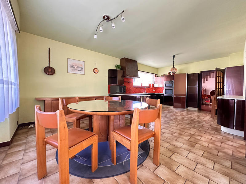 Maison - 250 m² - 6 pièces