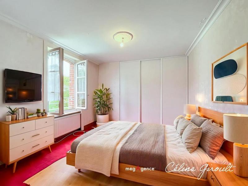 Maison - 270 m² - 11 pièces