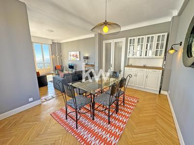 Appartement - 90 m² - 3 pièces