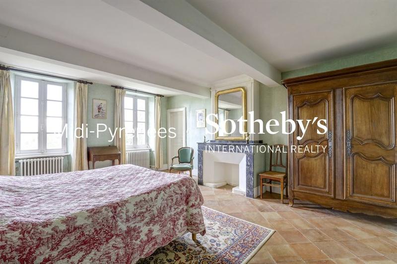 Maison - 393 m² - 10 pièces